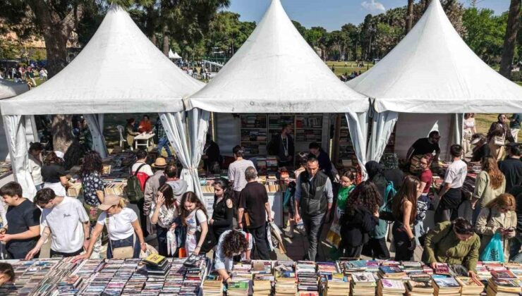 İzmir Kitap Fuarı’nda Edebiyat Rüzgarı Esti!