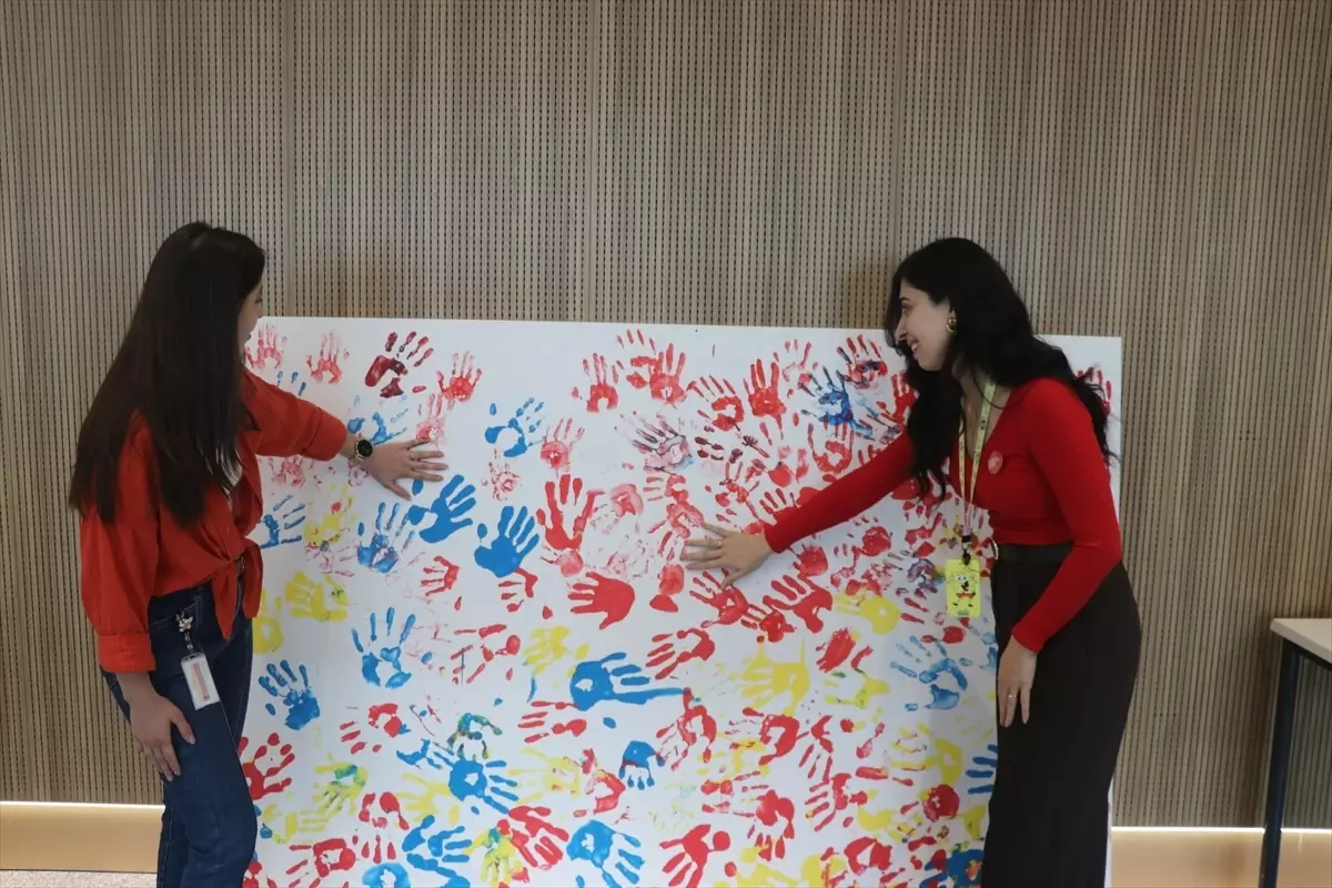 İzmir’de Otizm Farkındalık Günü Kutlandı