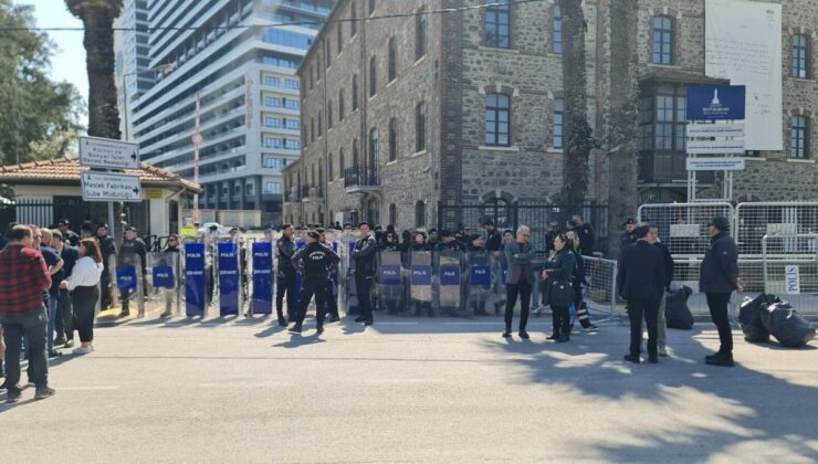 İzmir’de Tahliye Sürecine Karşı Oturma Eylemi Devam Ediyor